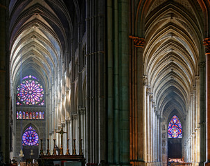 intérieur de la cathédrale de reims 3