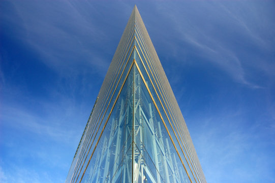 hochhaus fassade wie ein schiffsbug