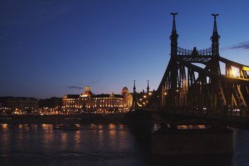Fototapeta na wymiar Budapeszt - gellert-bad/freiheitsbrücke