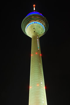 fernsehturm bei nacht