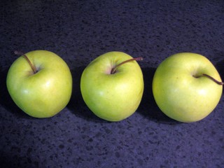 trois pommes