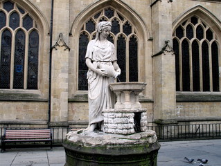 Fototapeta na wymiar fountain at bath cathedral