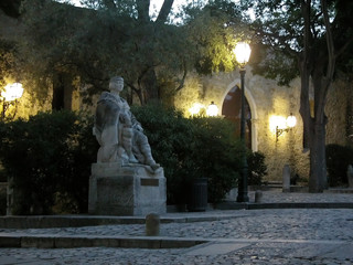 Fototapeta na wymiar wieczór w zamku w starym Lizbonie
