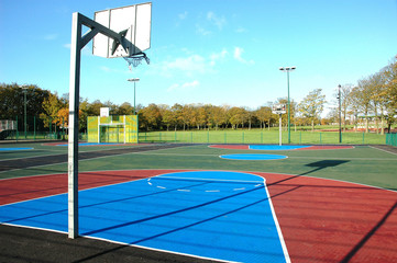 park basketball court © Warren Millar