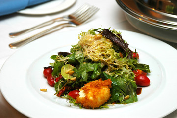 fresh mixed green salad
