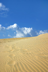 Fototapeta na wymiar sand dune and sky
