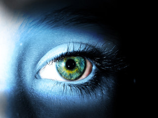 yeux bleu vert