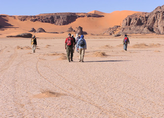 randonneurs dans le sahara