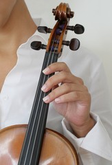 girl and the violin