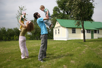 Obraz premium family of four in yard