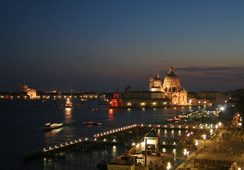 Fototapeta na wymiar Wenecja w nocy
