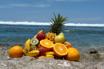 fruits en vrac au   bord de l'eau