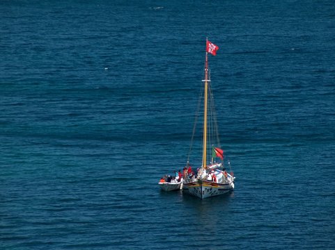 meer, boot mit beiboot