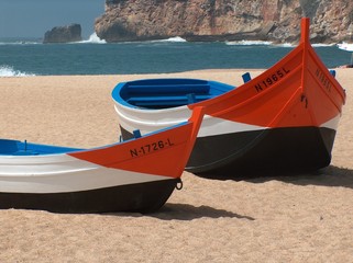 nazaré, fischerboote am strand