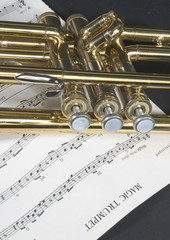 Obraz premium trumpet valves on sheet music