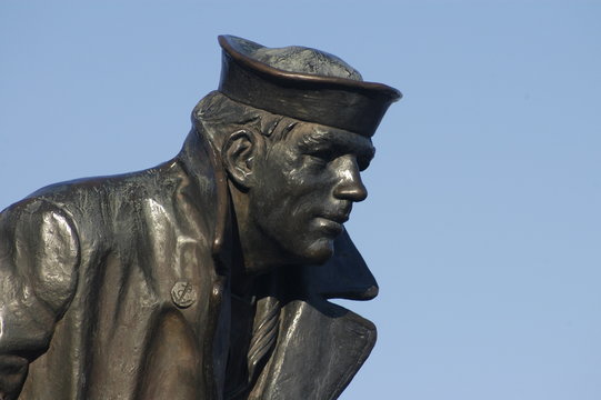 sailor statue1