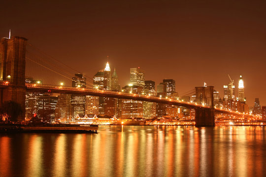 Fototapeta brooklyn bridge and manhattan skyline at night