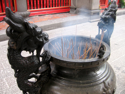 dragon incense holder