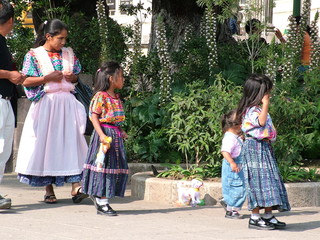 fillettes au march&eacute; de xela
