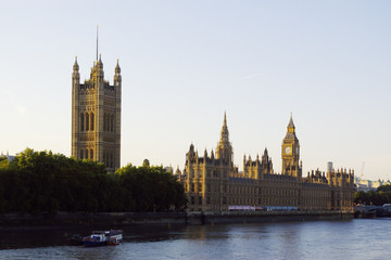 Fototapeta na wymiar London Westminster parlament i thamse