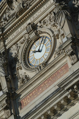 l'horloge de l'hôtel de ville
