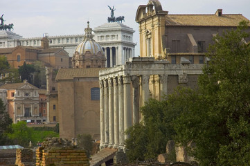 ancien and modern architectures in rome