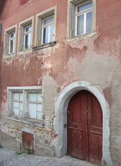Fototapeta na wymiar red door old building