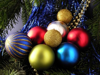 christmas-tree decorating tinsels