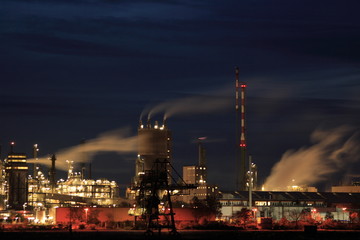 Fototapeta premium industrie bei nacht