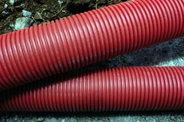 deux tuyaux rouge