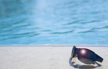 glasses on a  swimming-pool edge