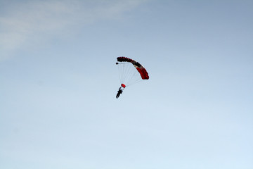 tandem skydivers