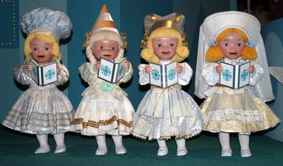 singing dolls