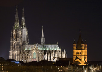 cologne cathedral at night