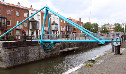 swing footbridge