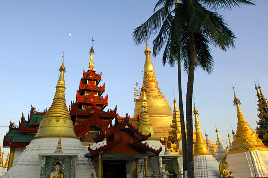 myanmar, yangon: shwedagon pagoda, one of the most impressive pa