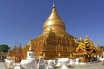 myanmar, bagan: shwezigon pagoda - 1982839