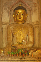 Fototapeta premium myanmar, bagan: statue in a pagoda