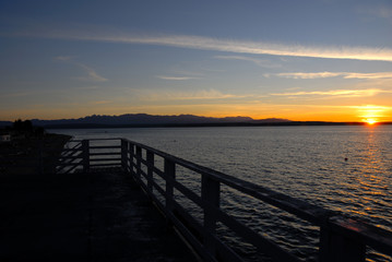 Obraz na płótnie Canvas tramonto sul puget sound - oceano pacifico, usa