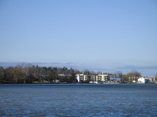 Fototapeta premium niagara river with niagara on the lake