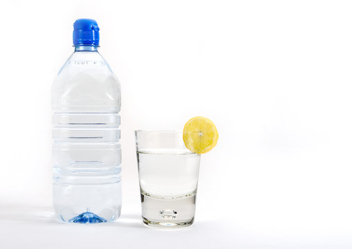water with a slice of lemon