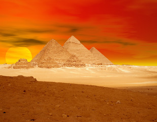 the pyramid sunset