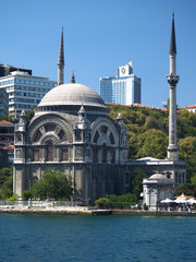Fototapeta na wymiar meczet w Bosforo, Stambuł, Turcja