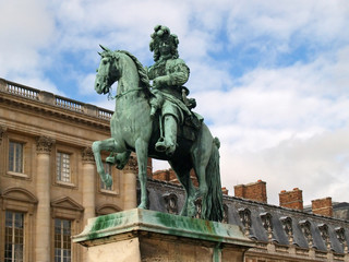 Fototapeta premium statue of louis xiv, king of france