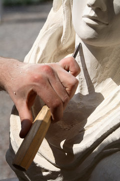sculpteur sur pierre