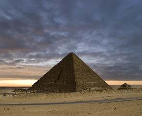 Fototapeta na wymiar the pyramids new day