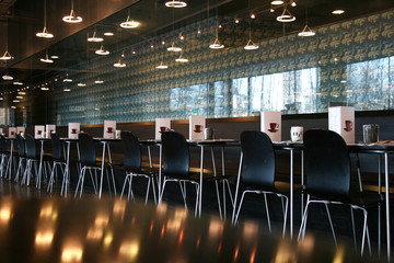 intérieur du café-restaurant moderne