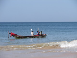 sénégal - retour de pêche à  toubab dialaw