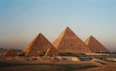 Fototapeta na wymiar piramidy