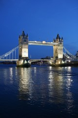 Fototapeta na wymiar tower bridge and reflection at twilight